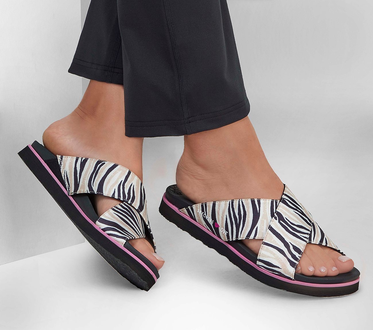 Skechers Γυναικεία Σαγιονάρα - Cali- DVF: Moon Keepers - Dazzle Walk - 119871-BKNT - Black-Beige - Image 3